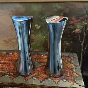 Salt and Pepper Shaker heart shaped silver set